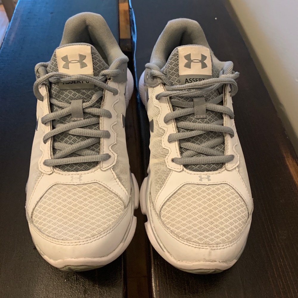 White under armour tennis shoes